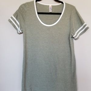 LuLaRoe olive Classic T